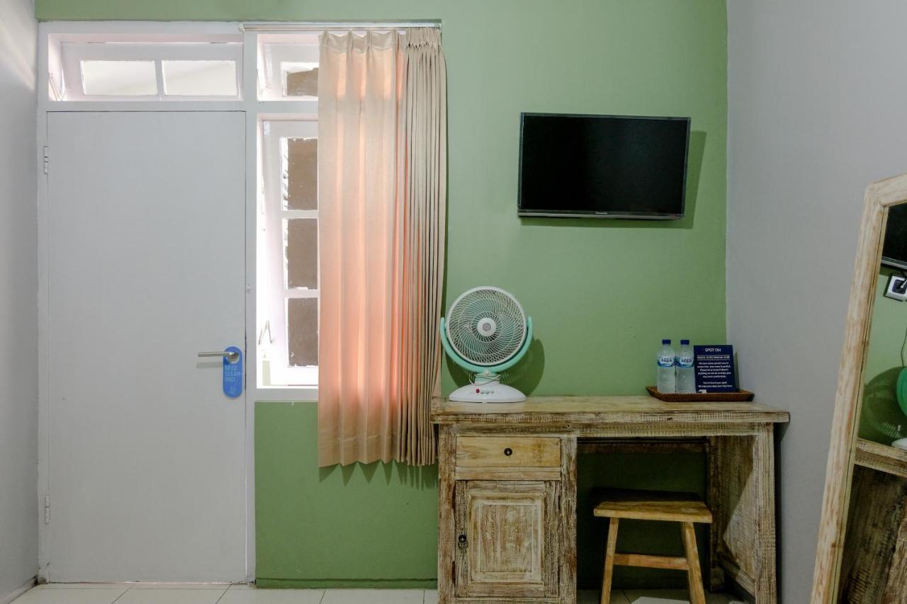Spot On 1712 Griya Shanta Residence Маланг Екстериор снимка