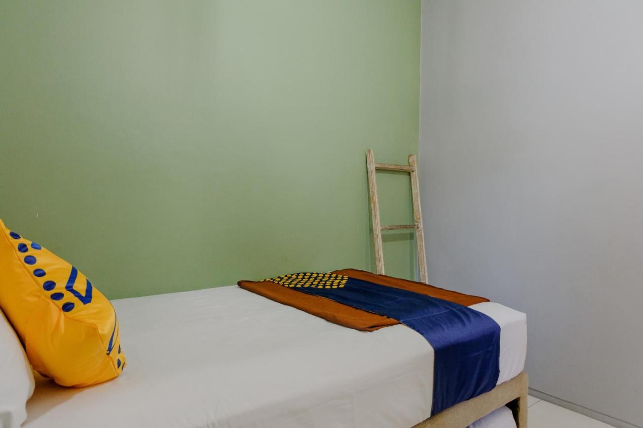 Spot On 1712 Griya Shanta Residence Маланг Екстериор снимка