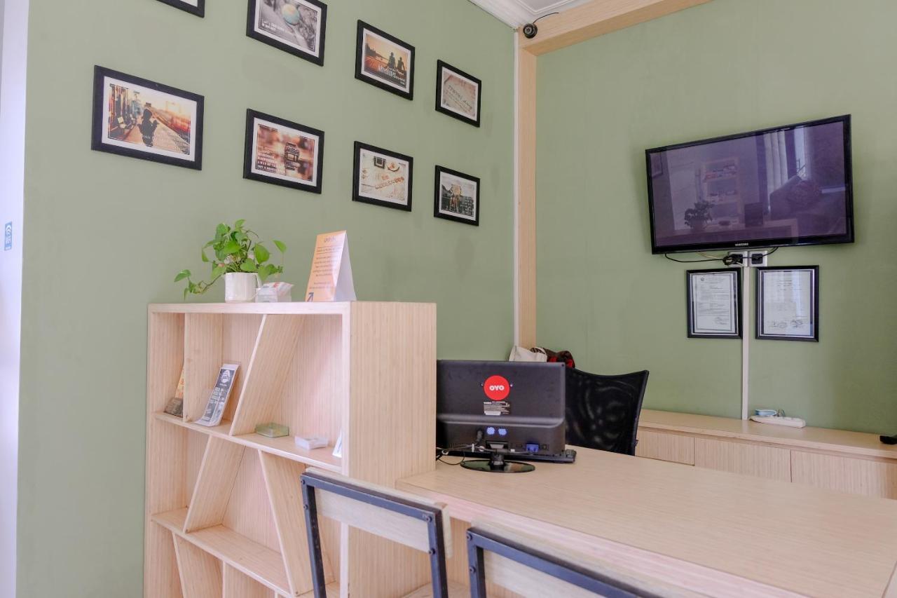 Spot On 1712 Griya Shanta Residence Маланг Екстериор снимка