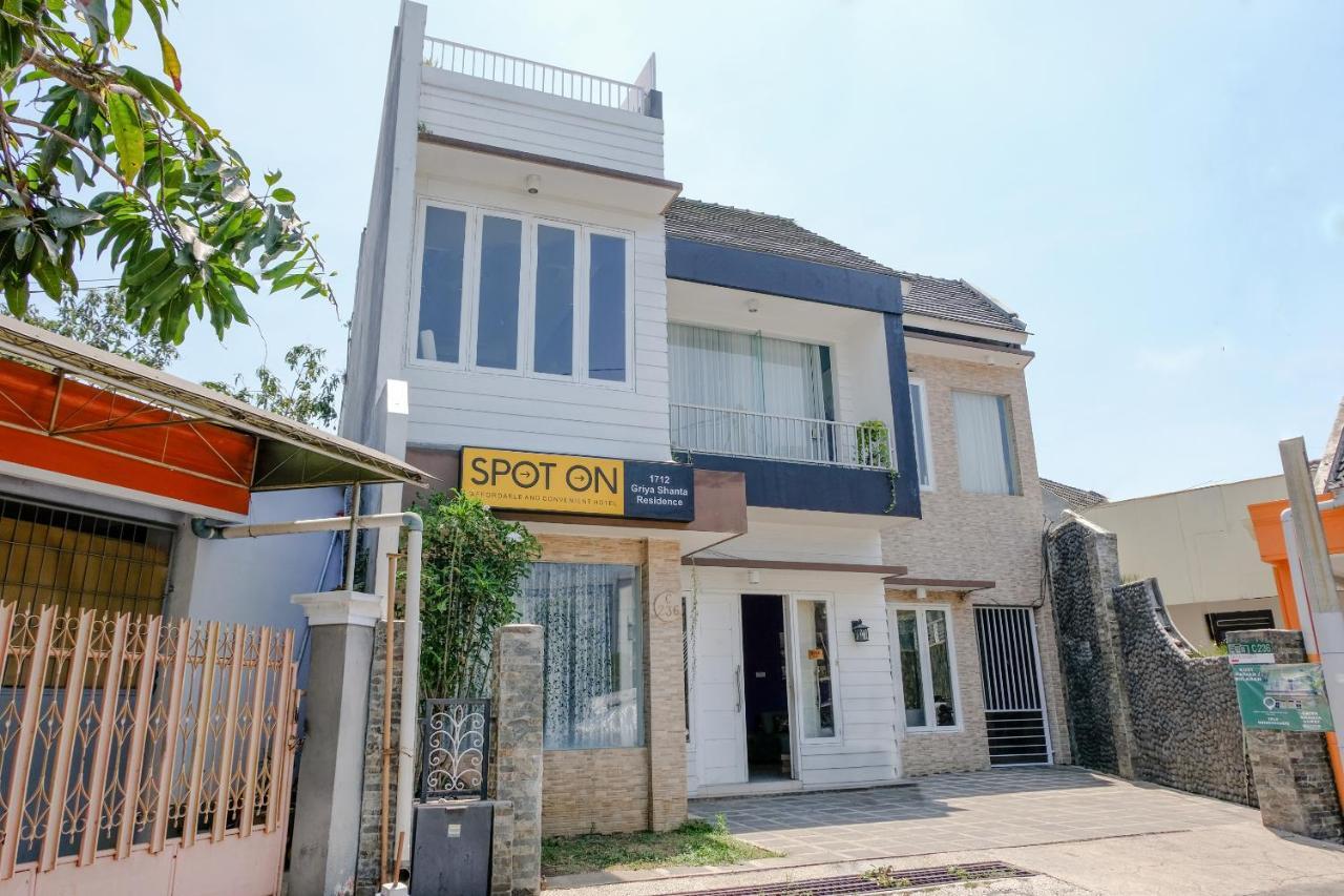 Spot On 1712 Griya Shanta Residence Маланг Екстериор снимка