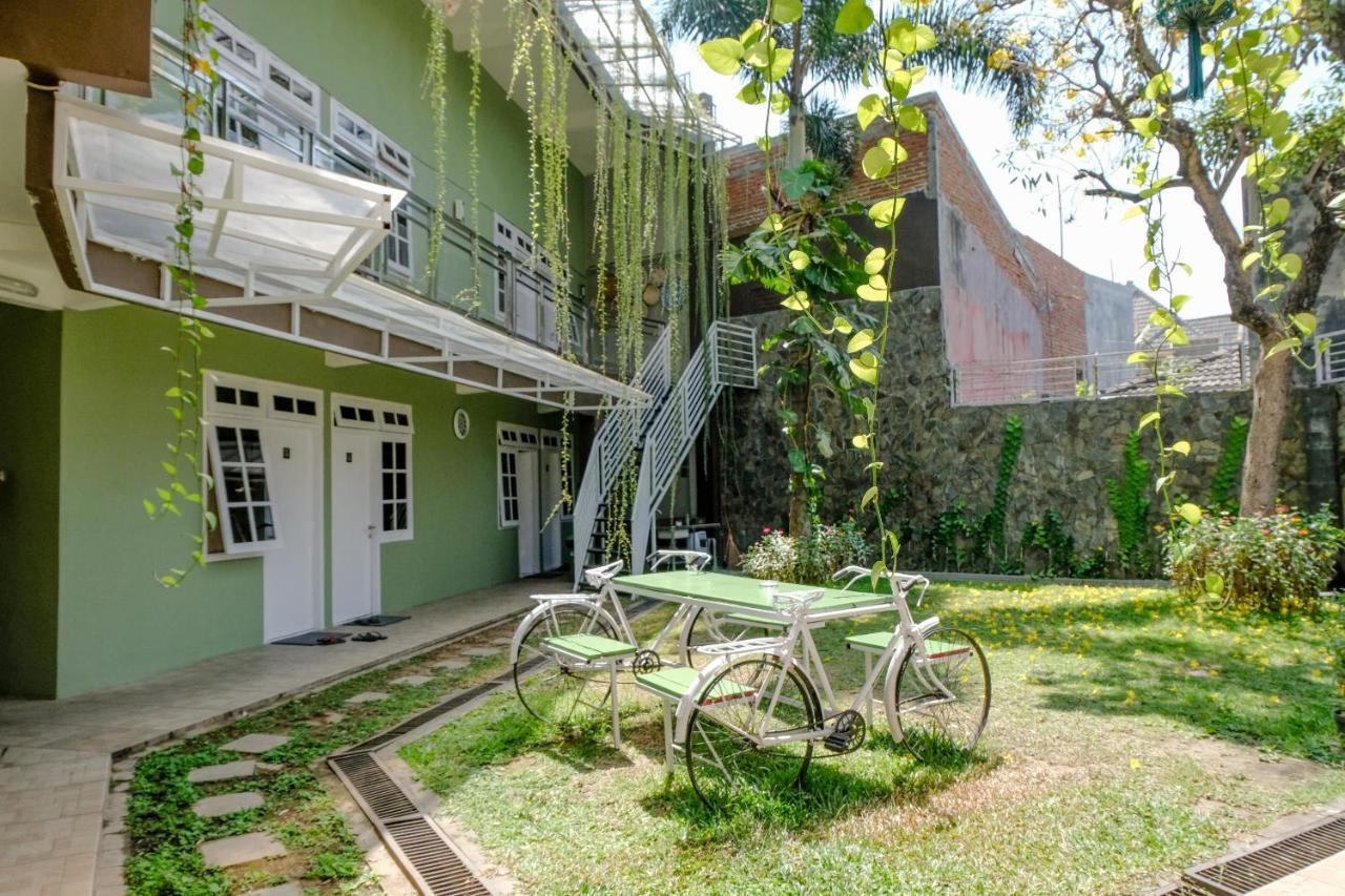 Spot On 1712 Griya Shanta Residence Маланг Екстериор снимка