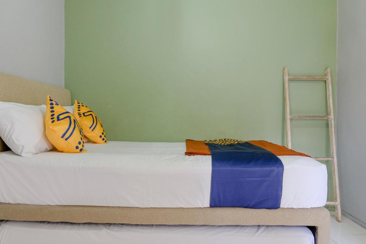 Spot On 1712 Griya Shanta Residence Маланг Екстериор снимка