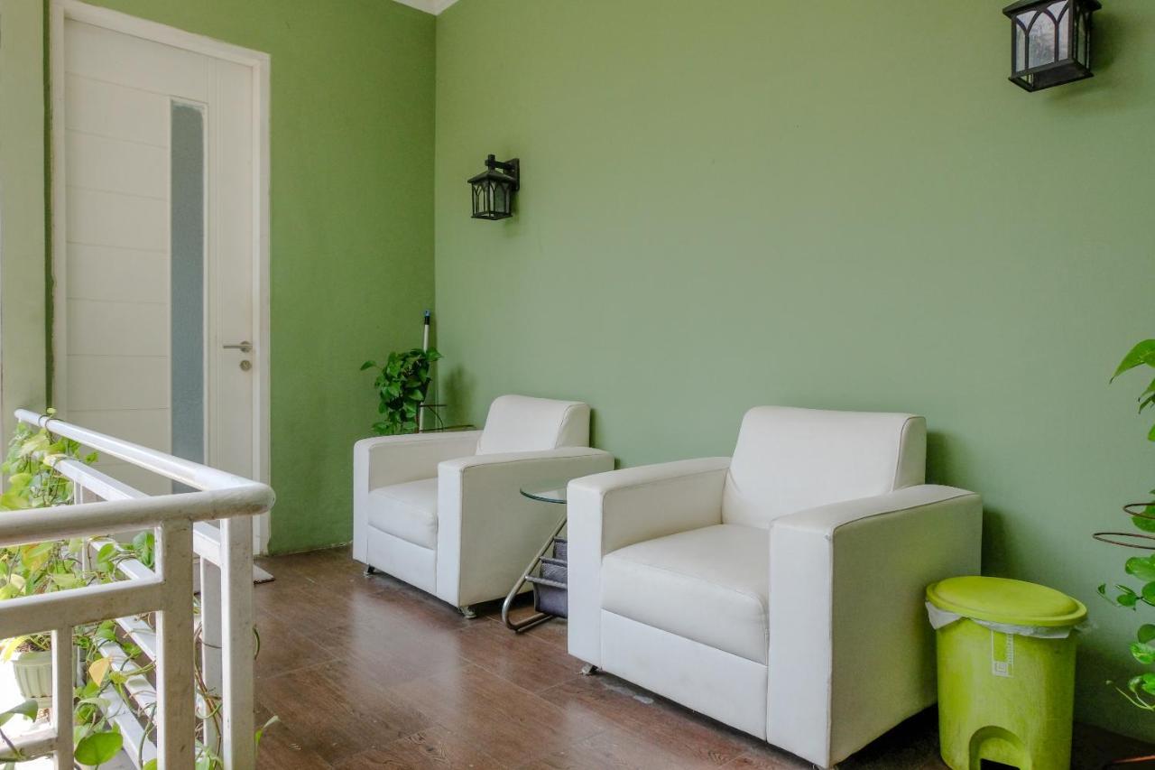 Spot On 1712 Griya Shanta Residence Маланг Екстериор снимка